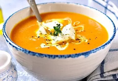 Sopa con queso feta