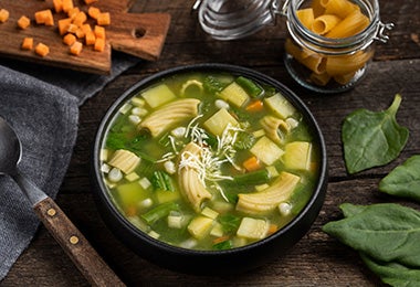 Sopa de verduras, receta fácil y económica para el almuerzo  