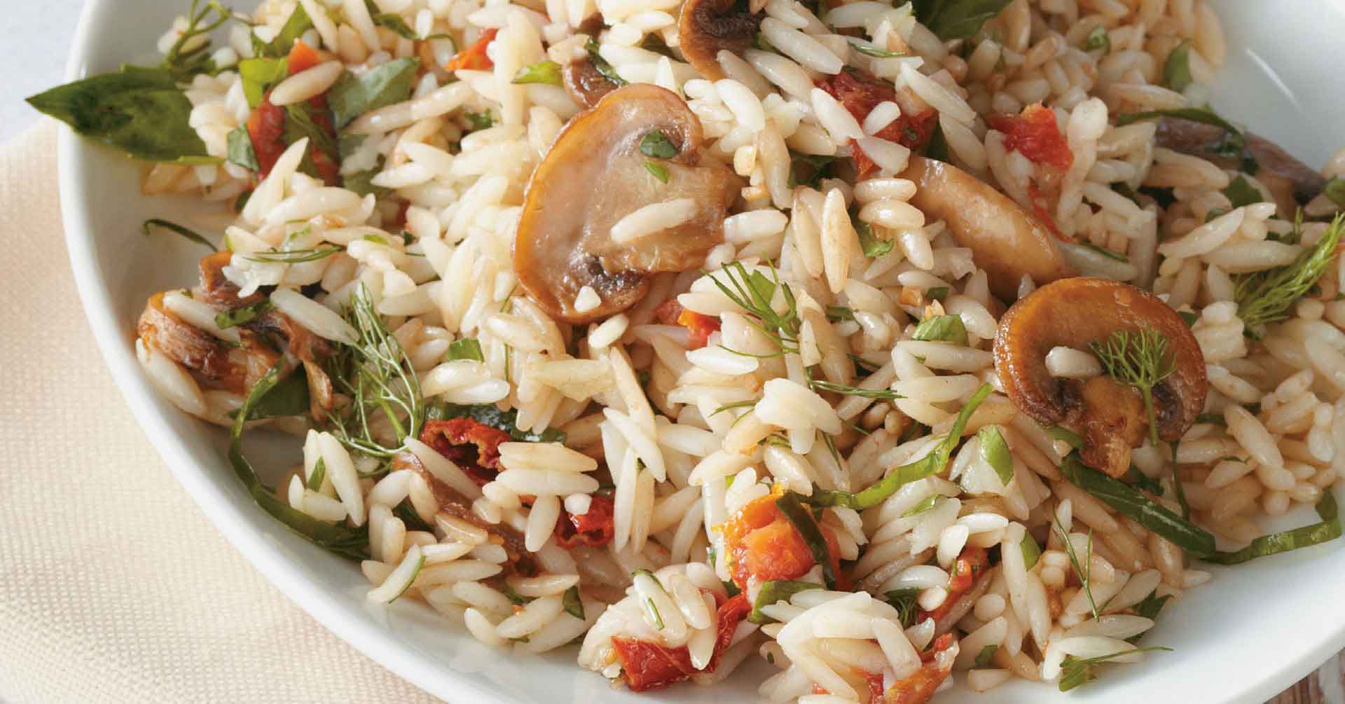 RISSOTTO CON CHAMPIÑONES, FINAS HIERBAS Y TOMATES SECOS