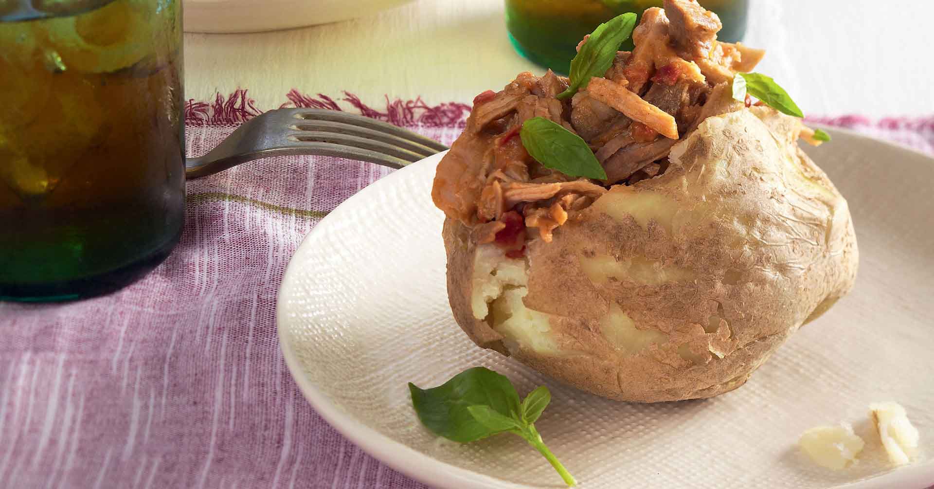 PAPAS CON CARNE DE CERDO DESMECHADA