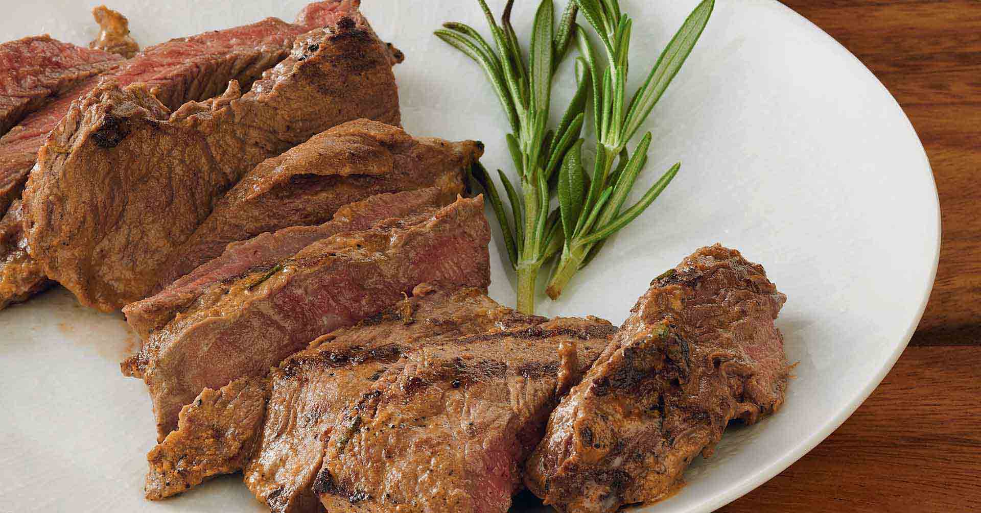 Carne con mostaza sobre pure de coliflor | Recetas Nestlé