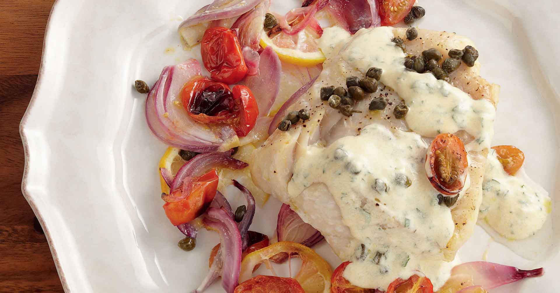 FILETE DE ROBALO CON VINAGRETA CREMOSA DE HIERBAS