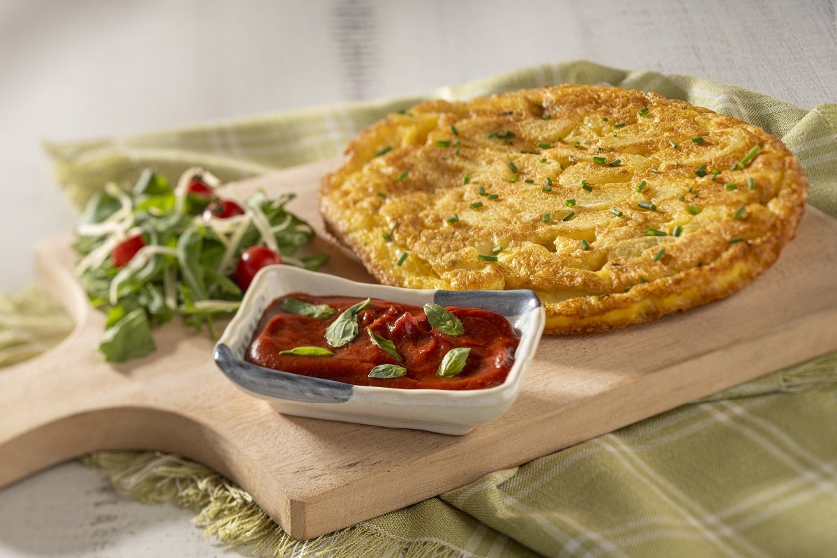 Tortilla de huevo con salsa de tomate Recetas Nestlé