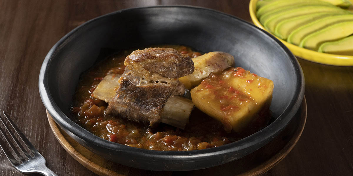 Sudado de costilla de res con yuca