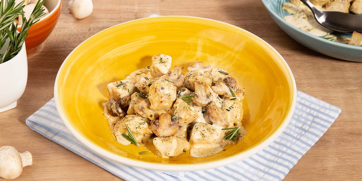 Receta de pollo en salsa de champiñones | Recetas Nestlé Receta de pollo en salsa de champiñones | Recetas Nestlé