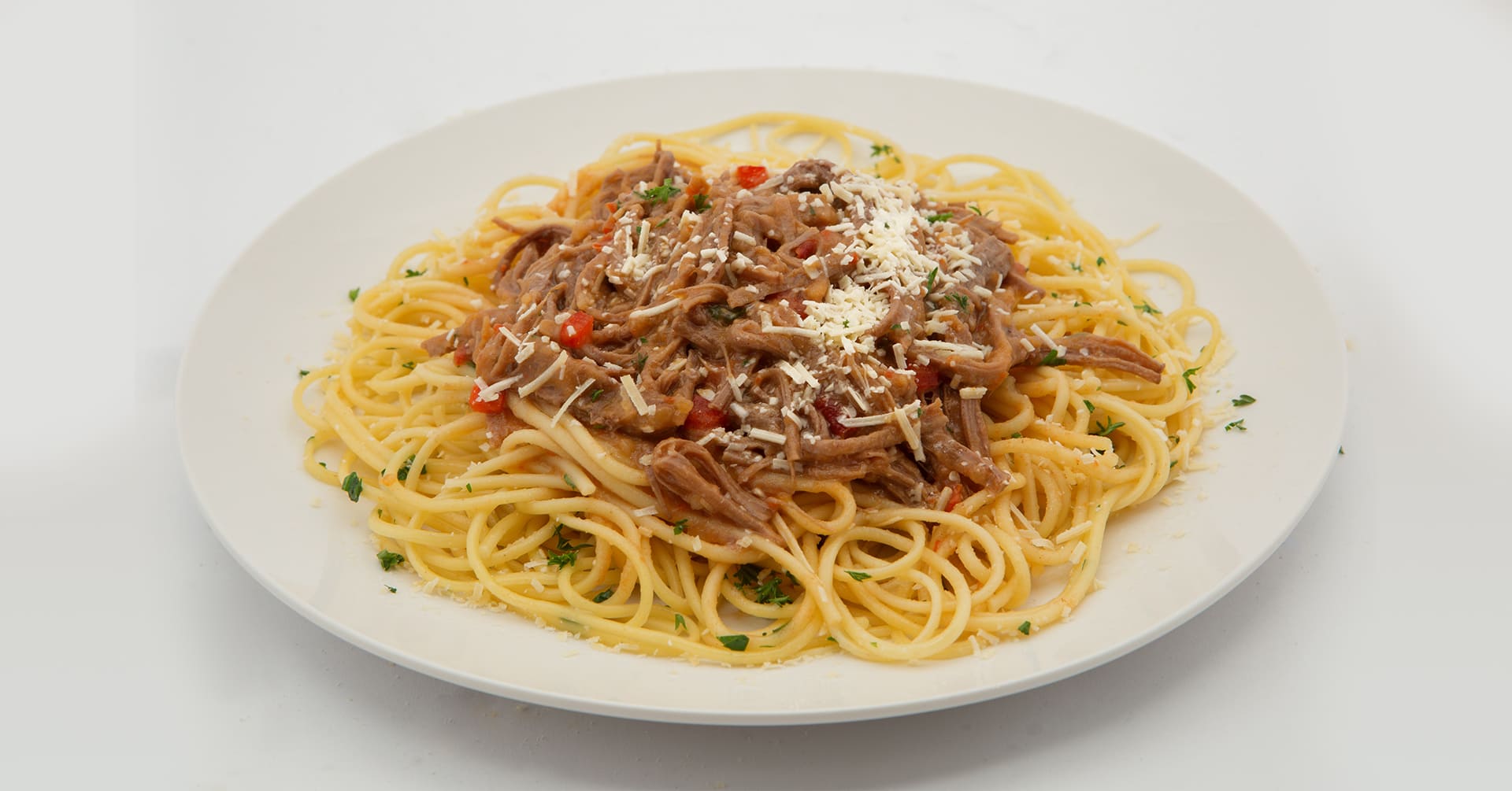 Pasta con carne desmechada