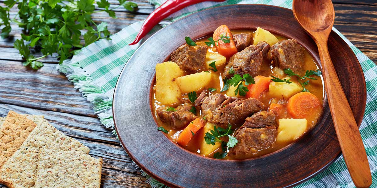 Carne con yuca y zanahoria Carne con yuca y zanahoria