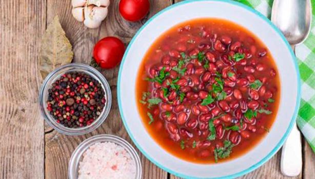 Plato con receta con fríjoles y arroz 