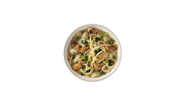 Bowl de ramen de pollo hecho con caldo dashi.