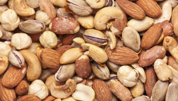 Mezcla de frutos secos que incluye marañones, almendras, pistachos y avellanas, opción para recetas y snack