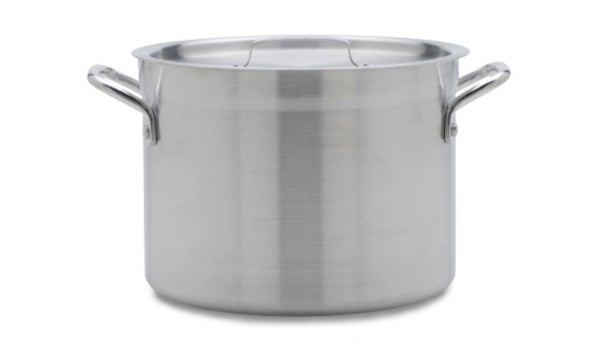 Olla de acero inoxidable limpia.