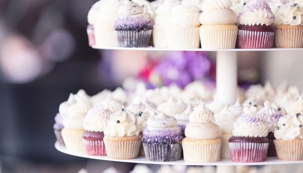 Cupcakes como comida para cumpleaños.