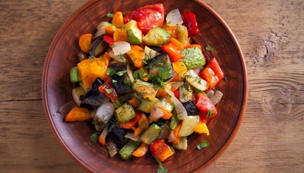 Ensalada de vegetales para comida saludable.