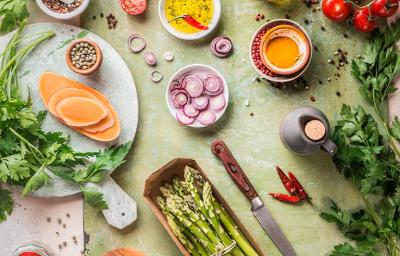 Mesa con vegetales frescos