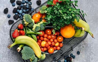 Las frutas y verduras son importantes para tener una alimentación balanceada. 