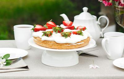 Una torta con glaseado real como cobertura. Una torta con glaseado real como cobertura.