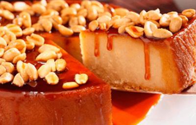 Un juego de texturas con un flan de maní.