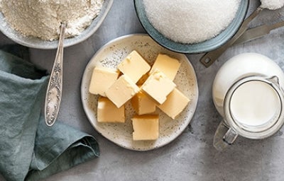 Mantequilla con otros ingredientes de repostería. Mantequilla con otros ingredientes de repostería.