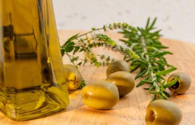 Es importante saber cómo reciclar el aceite de cocina.