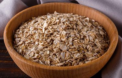 Las recetas con avena pueden ser en su variedad cruda o en hojuelas.