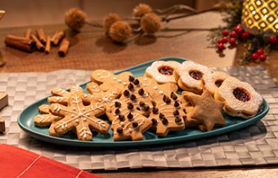 Galletas, un snack navideño popular, en forma de estrellas, árboles y copos de nieve.