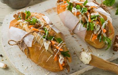 Un bahn mi, típico de la comida de Vietnam. Un bahn mi, típico de la comida de Vietnam.