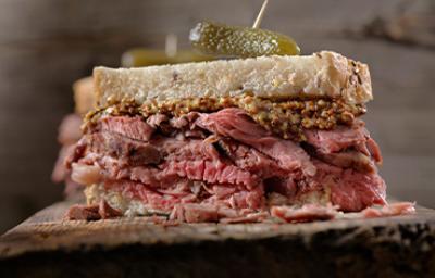 Cómo preparar un sándwich relleno con roastbeef y pepinillo Cómo preparar un sándwich relleno con roastbeef y pepinillo
