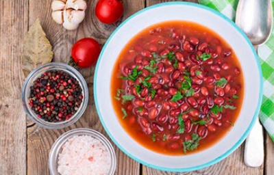 Plato con receta con fríjoles y arroz 
