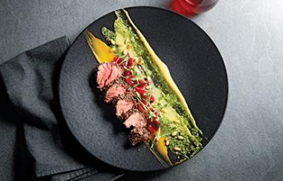 Carne Kobe con verduras y mostaza Carne Kobe con verduras y mostaza