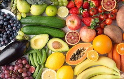 Frutas deshidratadas en un mesón  