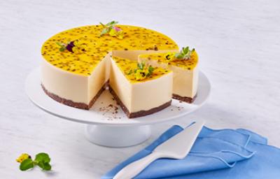 Postre de cheesecake con maracuyá