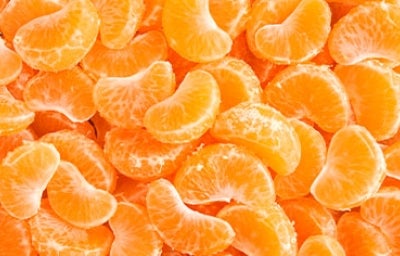 Gajos de mandarina juntos para cocinar