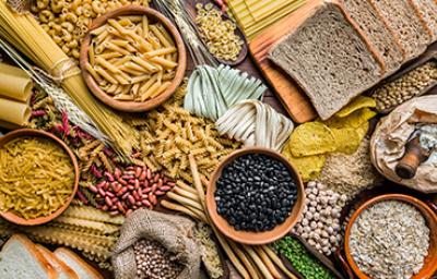 Pastas, arroces, cereales, panes y otros tipos de carbohidratos