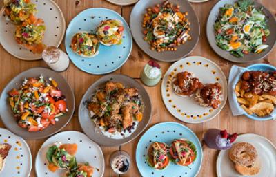 Platillos con diferentes preparaciones con alimentos variados que son fuente de micronutrientes Platillos con diferentes preparaciones con alimentos variados que son fuente de micronutrientes