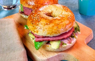 Receta de bagel de pastrami