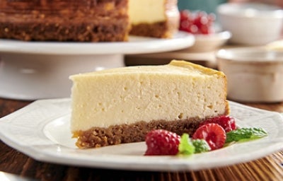 Cheesecake neoyorquino con frambuesas para celebrar su Día Internacional. Cheesecake neoyorquino con frambuesas para celebrar su Día Internacional.