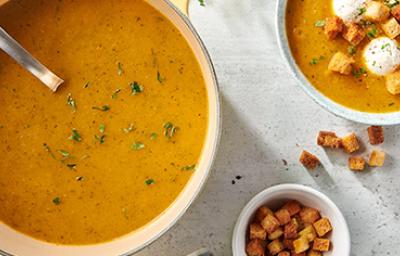 Crema de vegetales con croutons Crema de vegetales con croutons