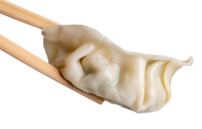 Gyoza de camarón tomada con palillos. Gyoza de camarón tomada con palillos.