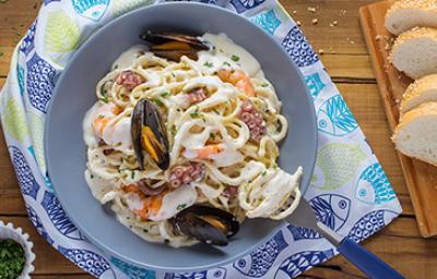 Pasta marinera con calamares y mejillones Pasta marinera con calamares y mejillones