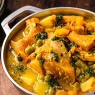 Típico mondongo colombiano acompañado de arroz 