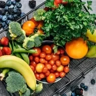  Las frutas y verduras son importantes para tener una alimentación balanceada. 