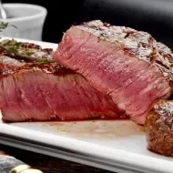 Trozos de carnes maduradas después de ser cocinados