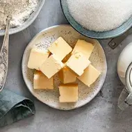 Mantequilla con otros ingredientes de repostería.