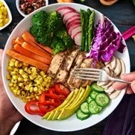 Plato de comida con verdura