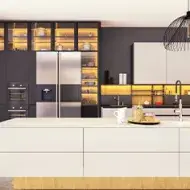 Cocina limpia y nevera al fondo, quitar mal olor de la nevera