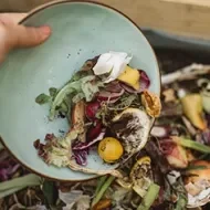 Residuos de frutas y verduras para hacer composta 