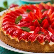 Tarta de fresa, receta para celebrar mes de la mujer  