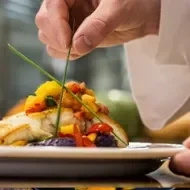 Plato de alta cocina con técnica sous vide