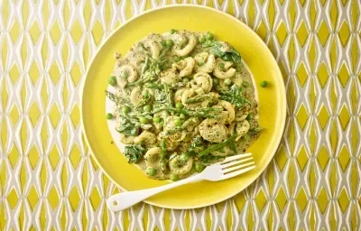 Pasta cremosa al pesto vegano Pasta cremosa al pesto vegano