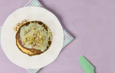 Panetón de ciruelas y pistachos